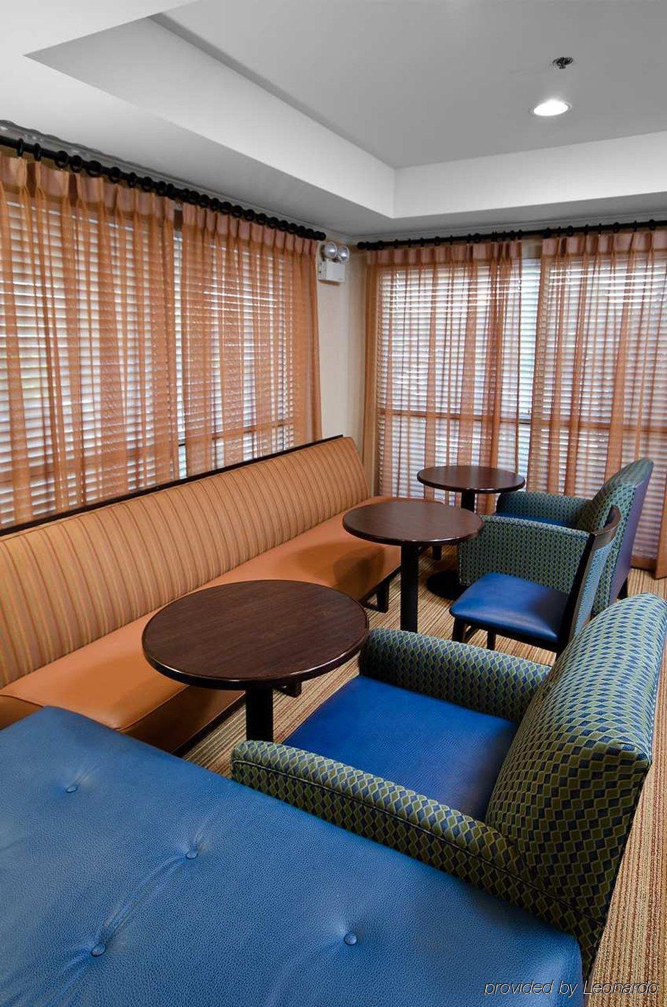 Hotel Hampton 3*
